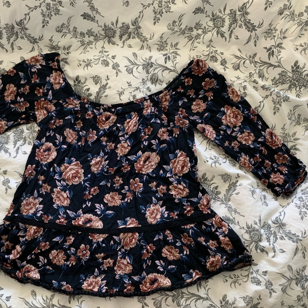 American Eagle Floral 3/4 sleeve top
